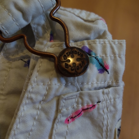 9m Oshkosh beige overalls with blue and pink feathers - Picture 7 of 8